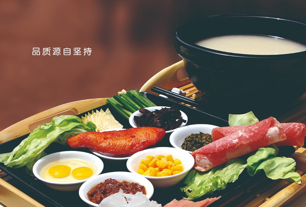 上手快，一個(gè)投資小，好操作的美食餐廳！米線(xiàn)加盟好項目，狀元米線(xiàn)全國合作熱線(xiàn)：400-967-2208，狀元米線(xiàn)始創(chuàng  )于2005年，主要以運營(yíng)云南風(fēng)情的過(guò)橋米線(xiàn)及各種地方特色小吃為主的全國連鎖餐飲企業(yè)