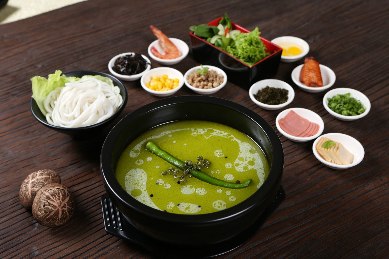 狀元米線(xiàn),眾多加盟商家的誠摯選擇,餐飲創(chuàng )業(yè)好項目,全國合作熱線(xiàn):400-967-2208