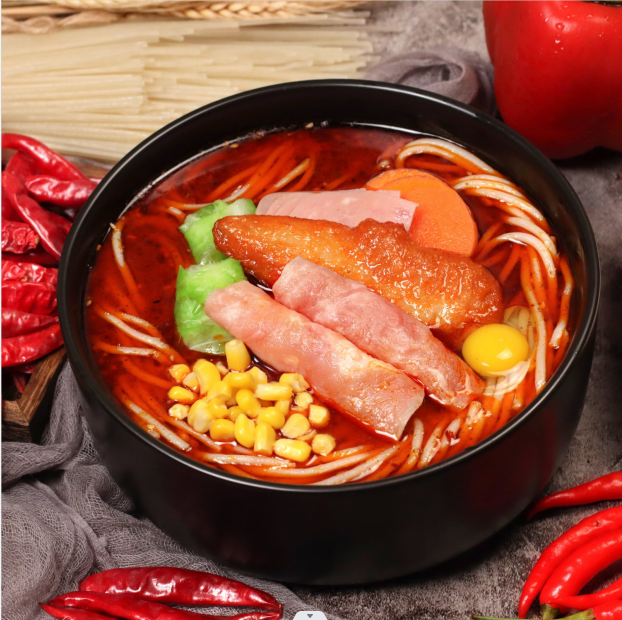 狀元米線(xiàn)始創(chuàng  )于2005年，主要以運營(yíng)云南風(fēng)情的過(guò)橋米線(xiàn)及各種地方特色小吃為主的全國連鎖餐飲企業(yè)，20年運營(yíng)經(jīng)驗，自有工廠(chǎng)扶持！餐飲創(chuàng  )業(yè)好品牌！全國合作熱線(xiàn)：400-967-2208
